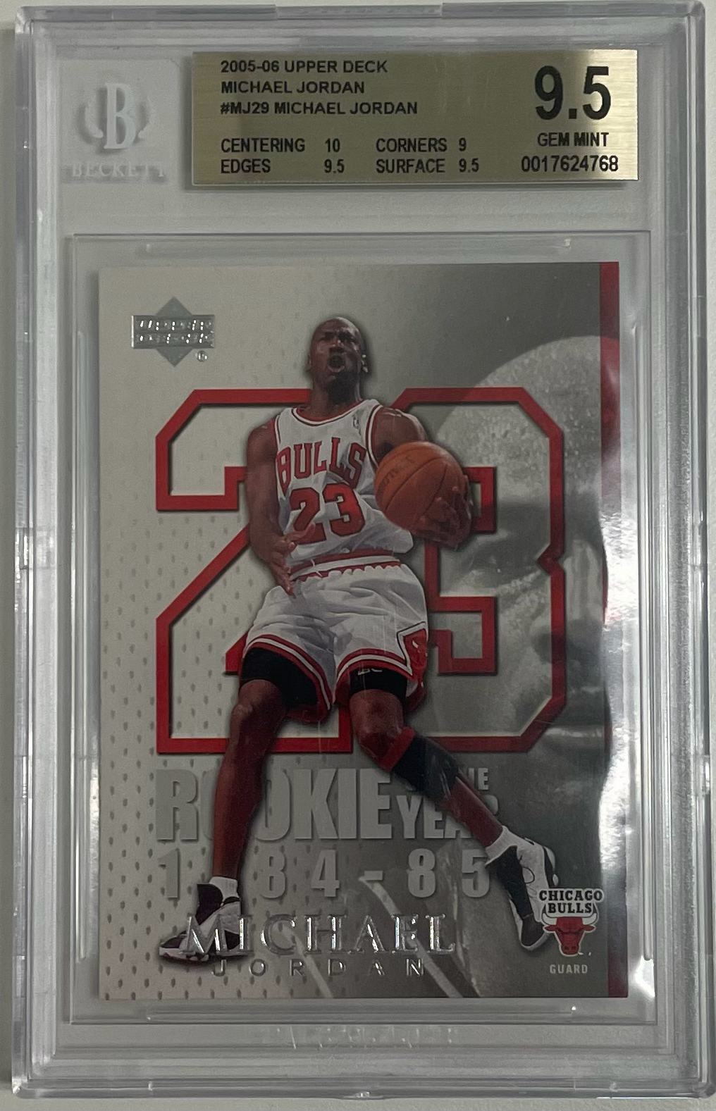 Basketball Upper Deck 2005-06 Upper Deck - Michael Jordan Mj29 - Beckett 9.5